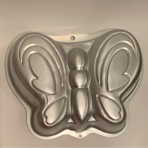 Wilton Butterly Cake Pan 2015 - Picture 2 of 3